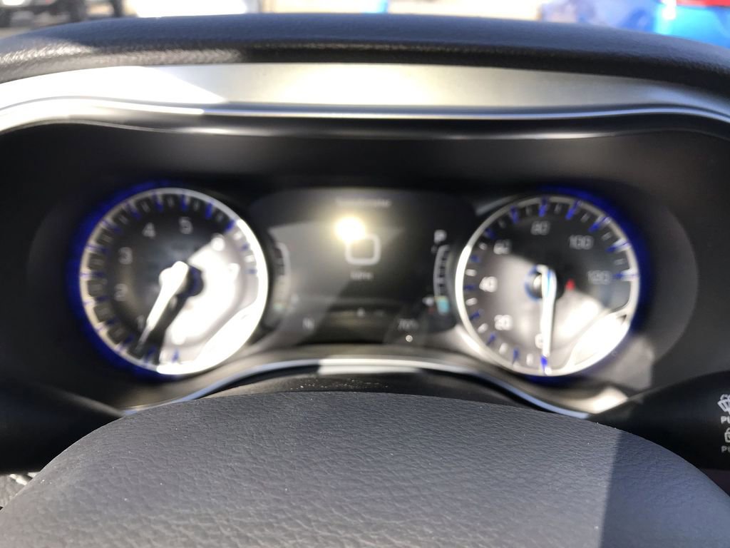 New 2026 Chrysler Pacifica Limited w/ Uconnect Theater Family Group FWD image 15