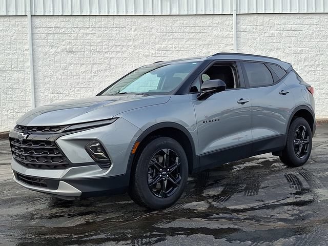 Used 2024 Chevrolet Blazer LT w/ Convenience Package FWD image 3