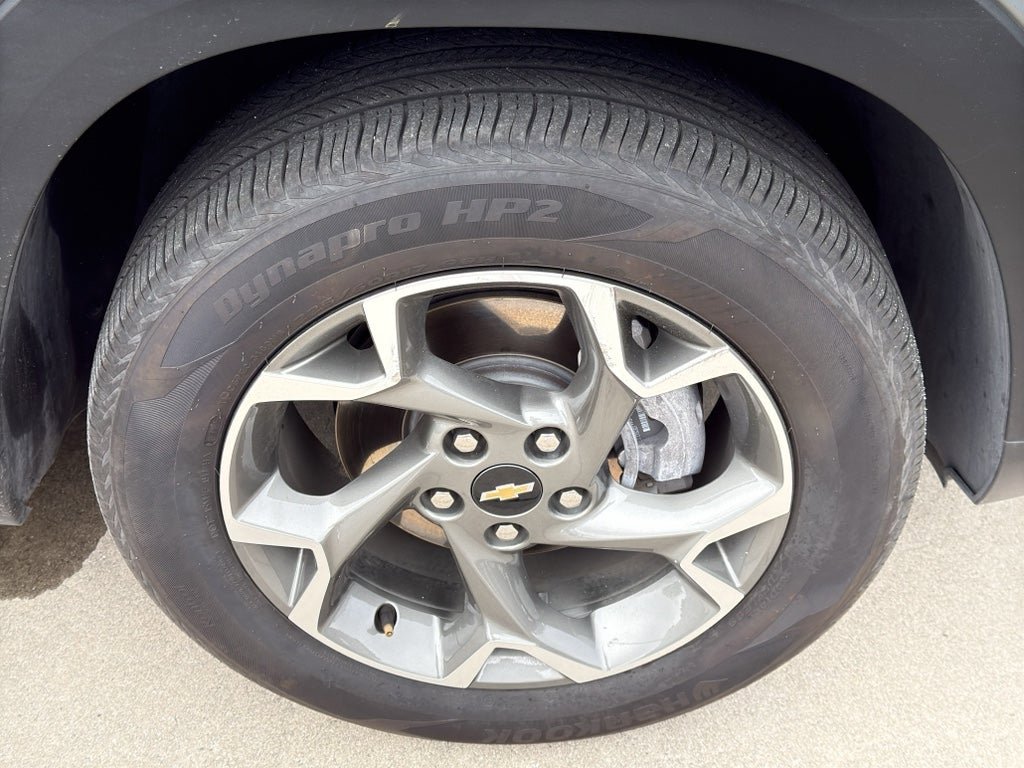 Used 2025 Chevrolet Trax LT w/ LT Convenience Package FWD image 32