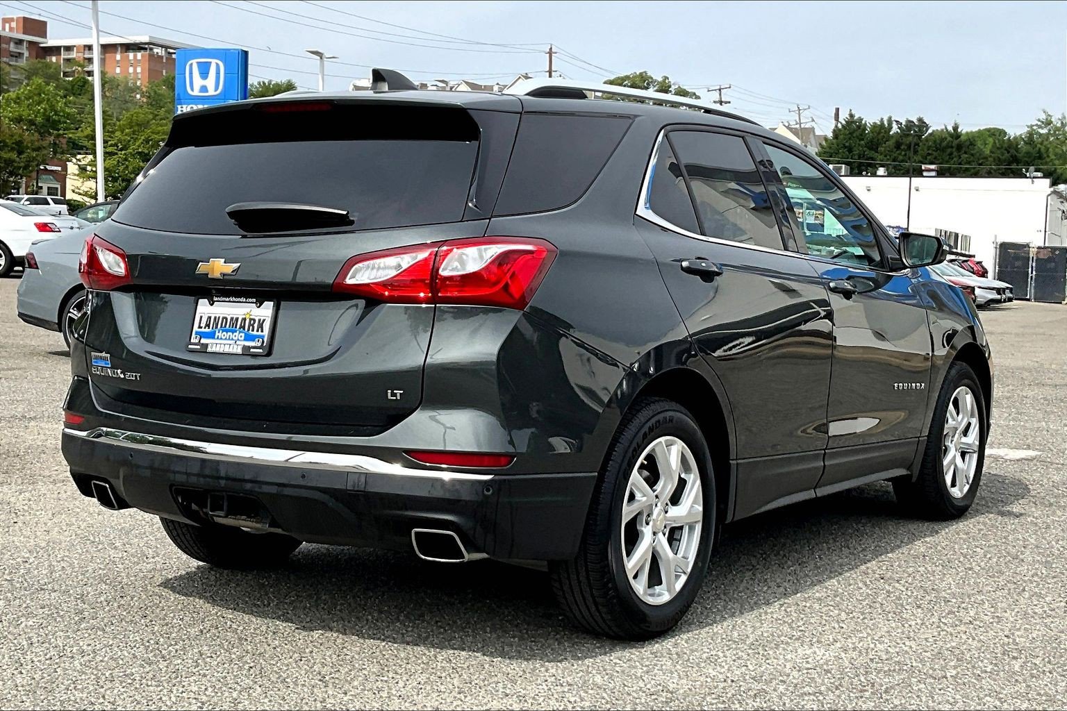 Used 2019 Chevrolet Equinox LT FWD image 2