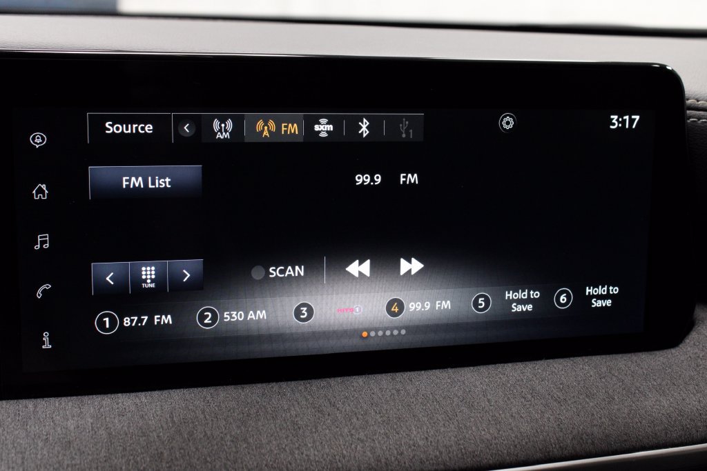 Certified 2025 Nissan Kicks SV AWD/4WD image 3