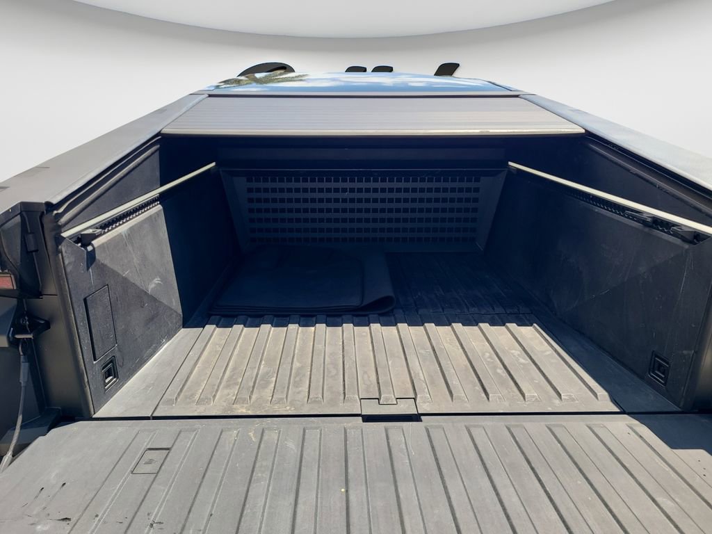 Used 2024 Tesla Cybertruck AWD Crew Cab image 15