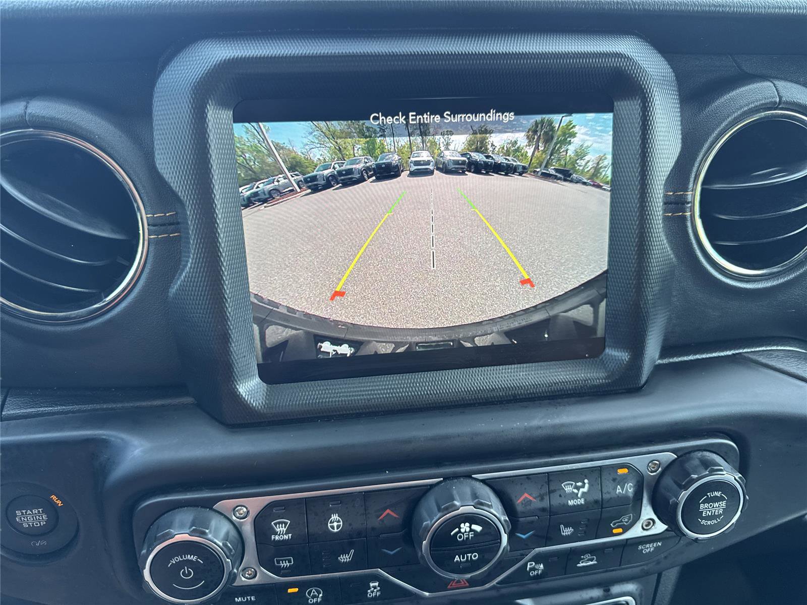 Used 2023 Jeep Wrangler Unlimited Sahara image 25