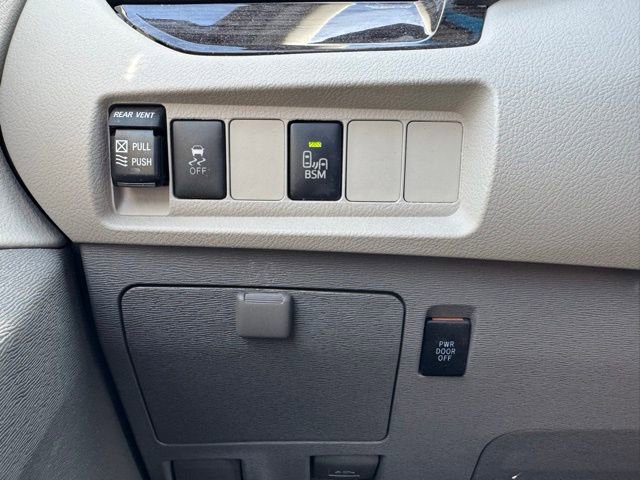 Used 2015 Toyota Sienna XLE image 20