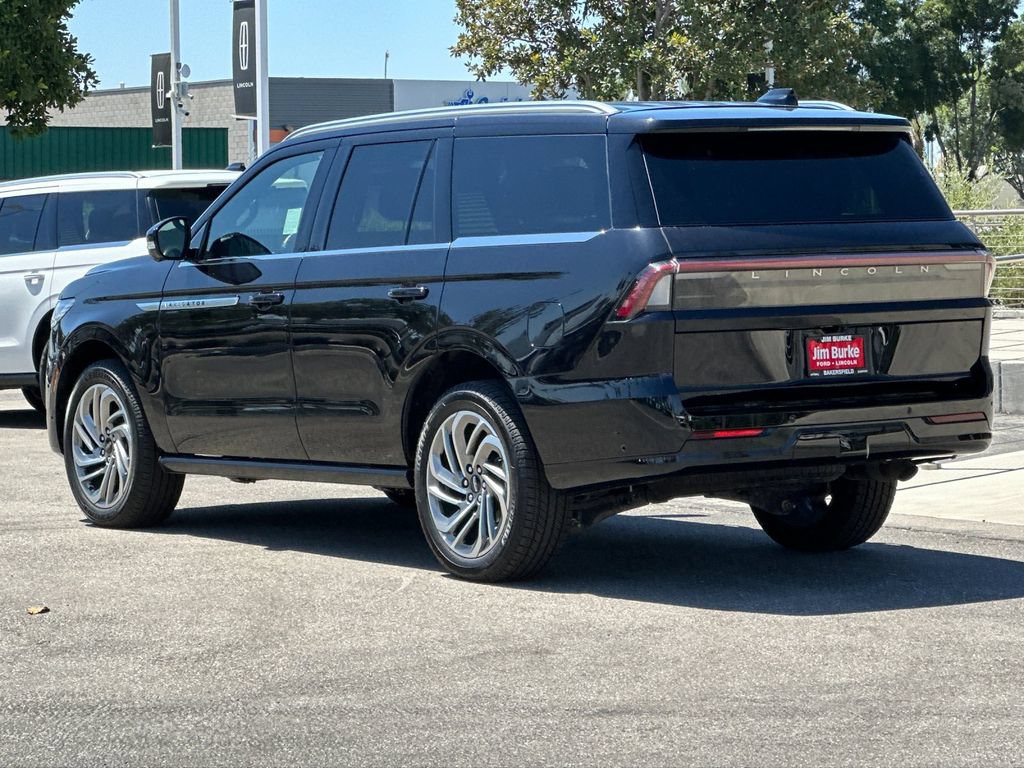 Certified 2025 Lincoln Navigator Reserve AWD/4WD image 5