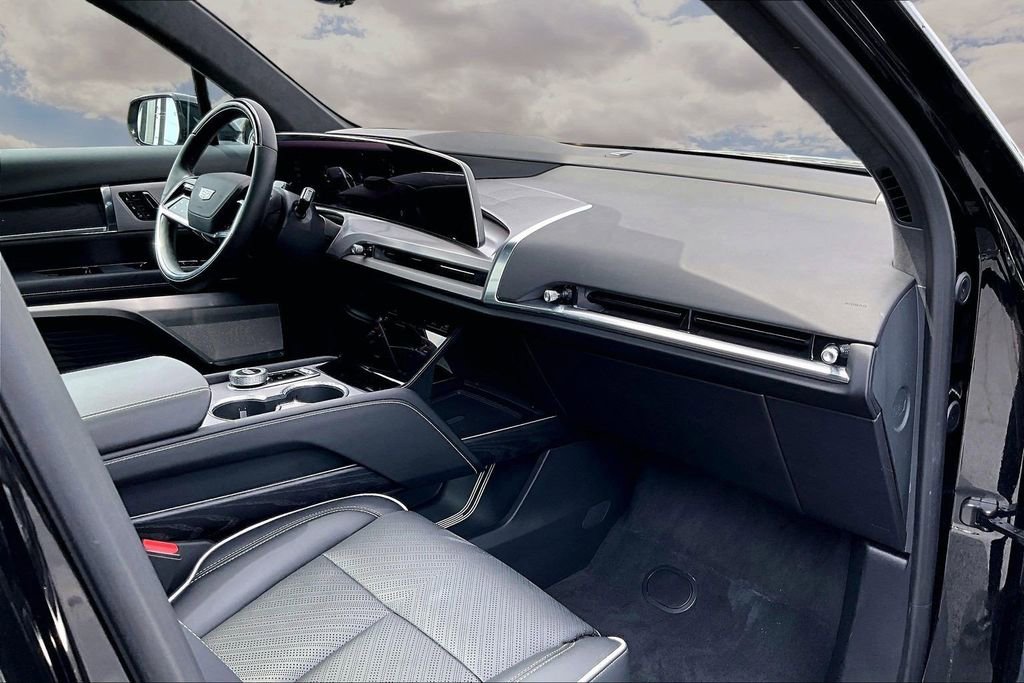 Certified 2026 Cadillac Vistiq Platinum w/ LPO, Floor Liner Package AWD/4WD image 27