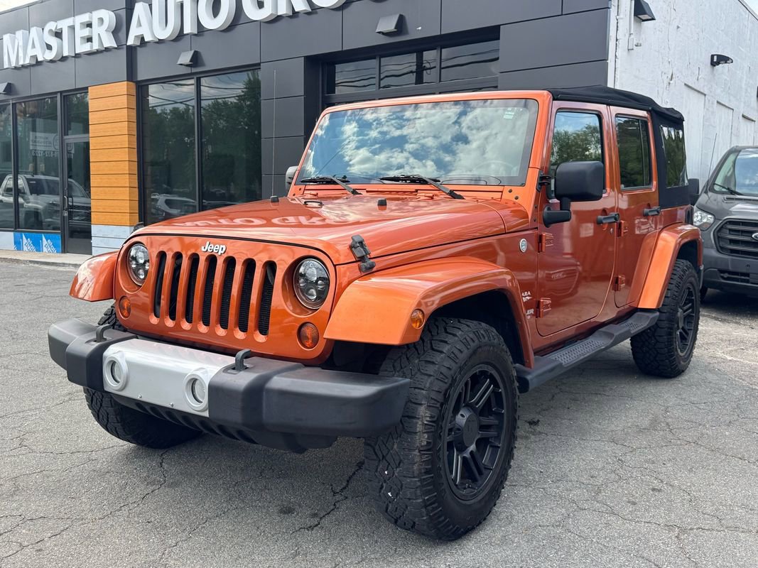 Used 2010 Jeep Wrangler Unlimited Sahara w/ Dual Top Group AWD/4WD image 7