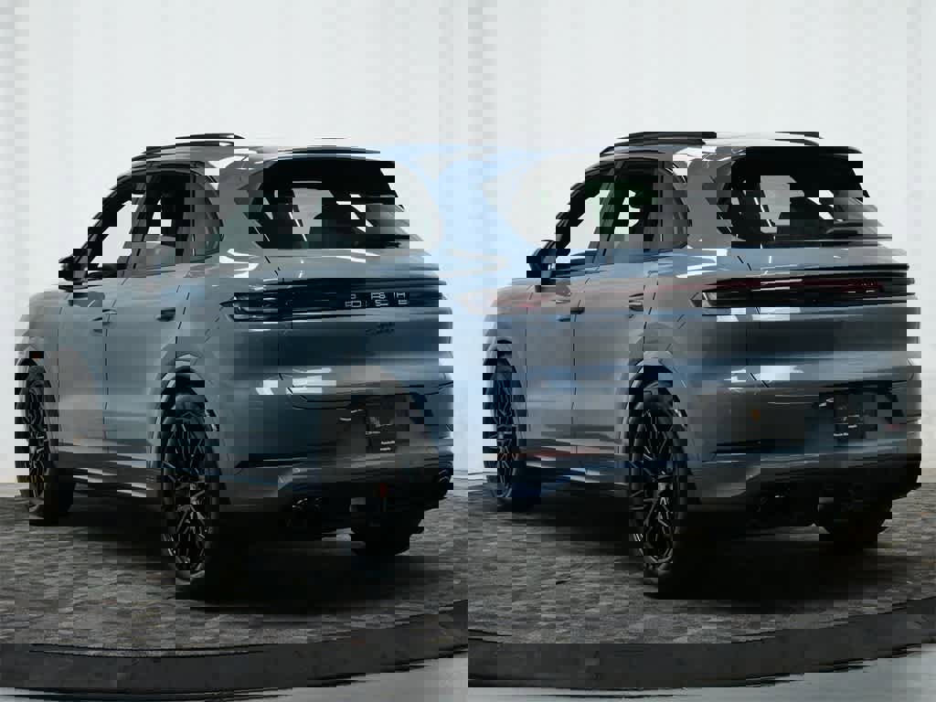 New 2025 Porsche Cayenne image 3