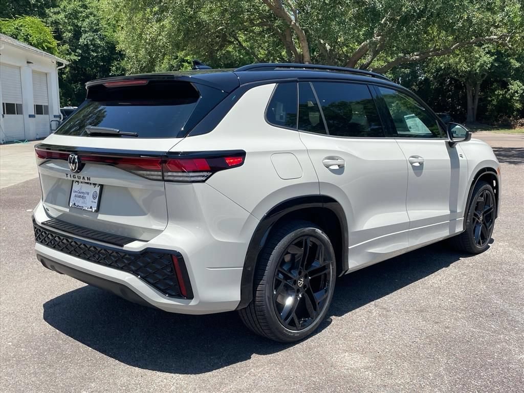 New 2026 Volkswagen Tiguan SE R-Line FWD image 18