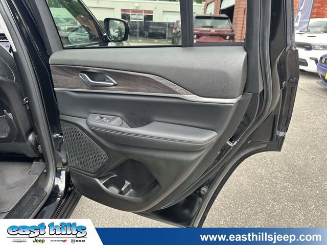 Certified 2023 Jeep Grand Cherokee Limited AWD/4WD image 22