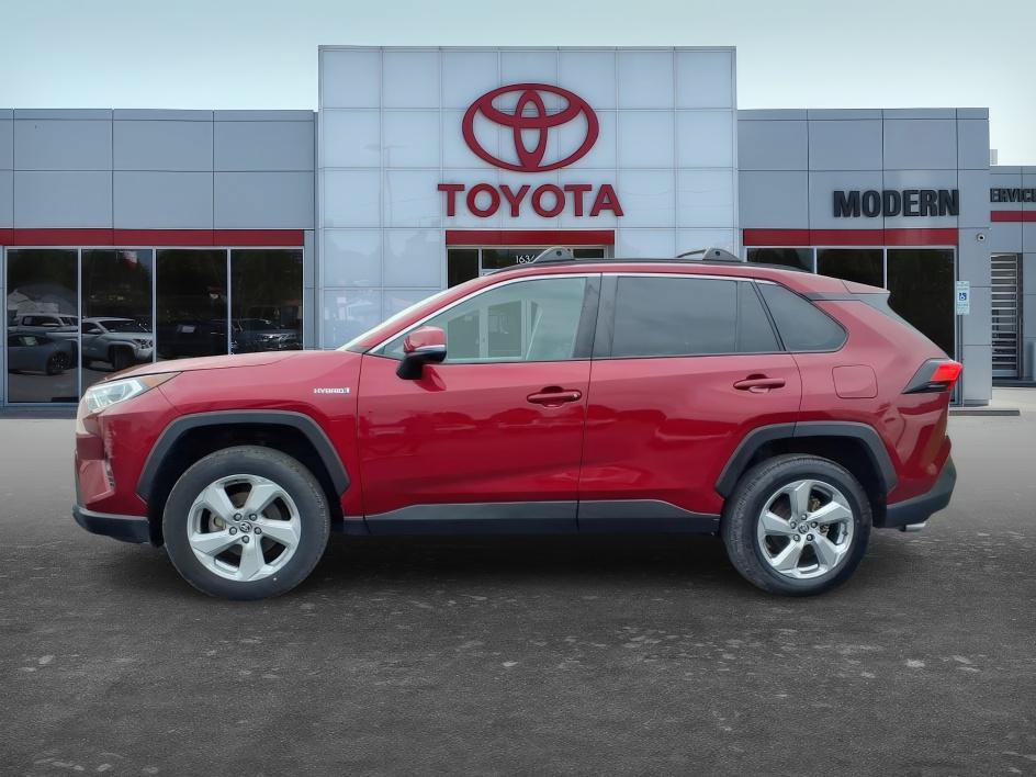 Used 2021 Toyota RAV4 XLE Premium AWD/4WD image 2