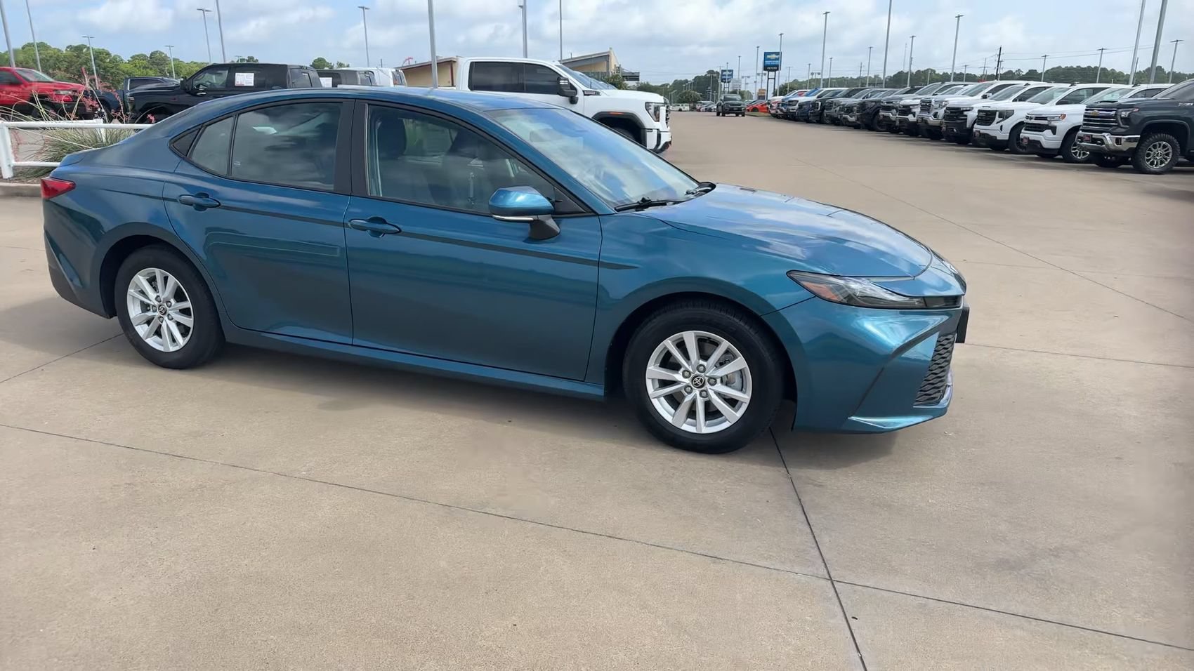 Used 2025 Toyota Camry LE FWD image 2