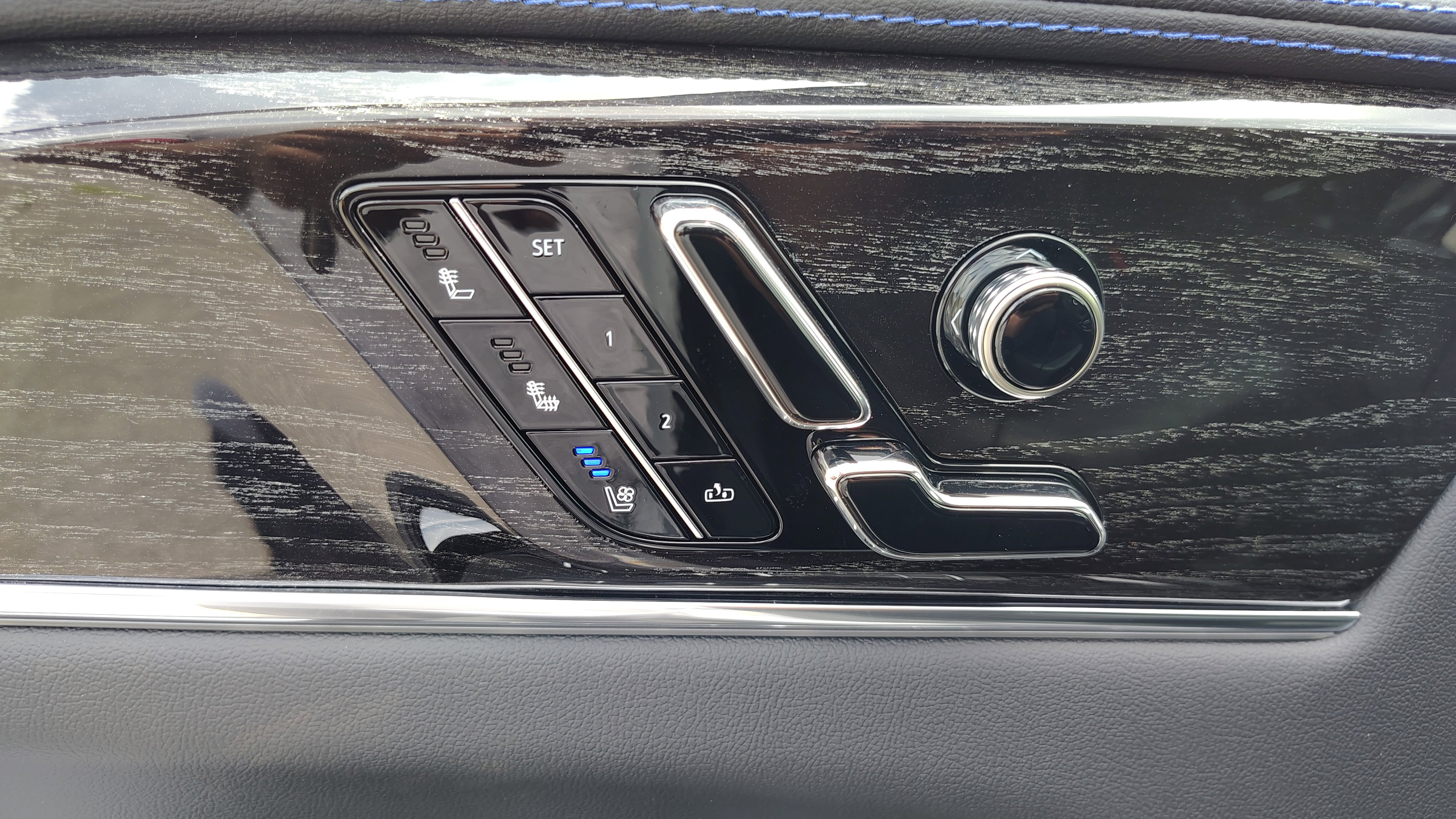 New 2025 Cadillac Escalade IQ Luxury 1 image 12