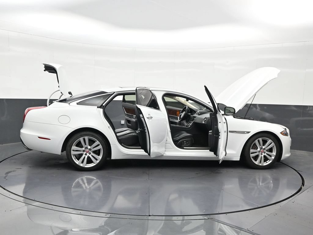 Used 2016 Jaguar XJ L Portfolio RWD image 32