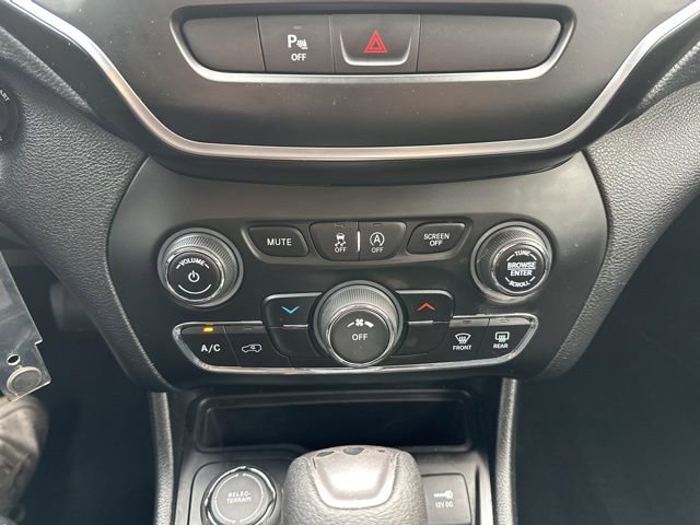 Used 2019 Jeep Cherokee Latitude w/ Popular Appearance Group image 31