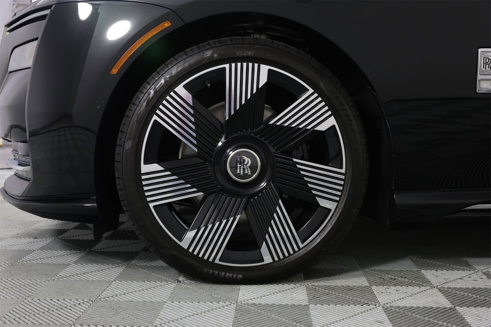 New 2025 Rolls-Royce Spectre w/ Spectre Launch Package image 30