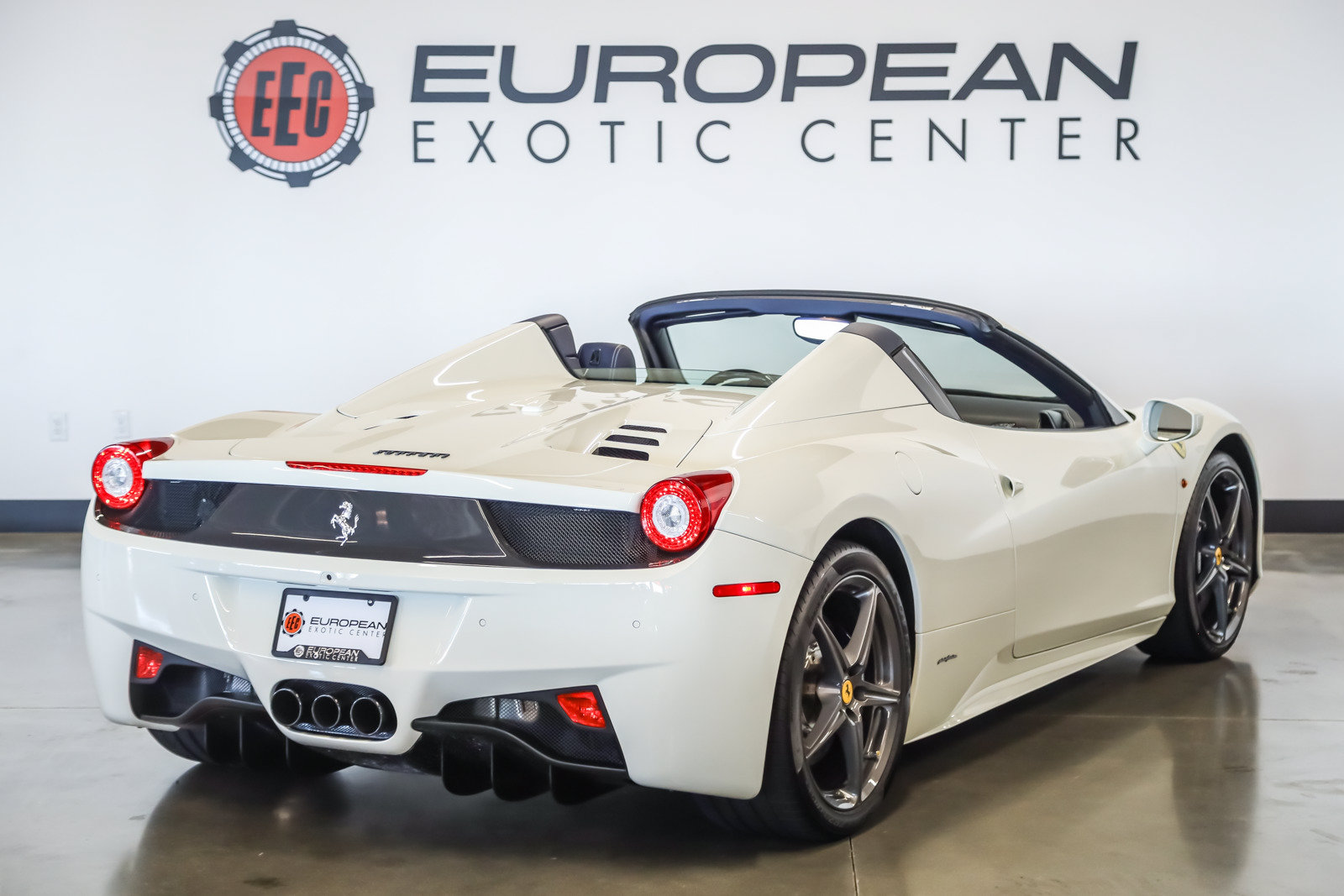 Used 2015 Ferrari 458 Spider RWD image 13