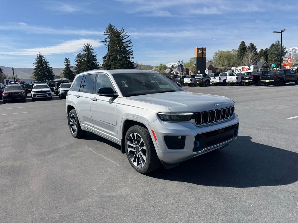 Used 2023 Jeep Grand Cherokee Overland w/ Rear Seat Video Group I AWD/4WD image 3
