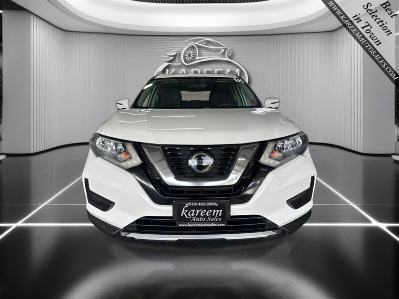 Used 2018 Nissan Rogue SV AWD/4WD image 2