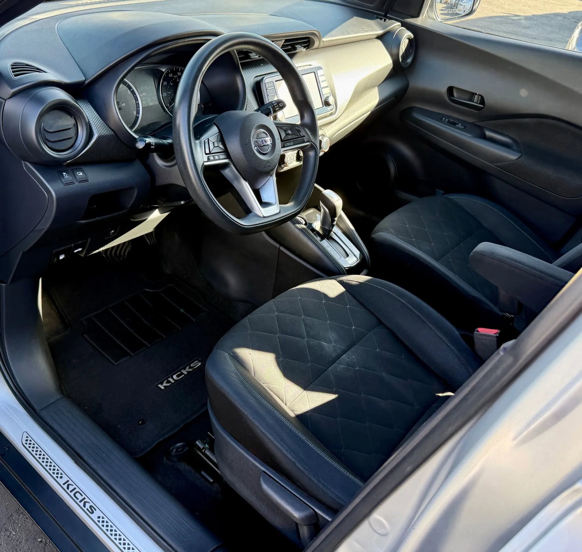 Used 2018 Nissan Kicks S image 12