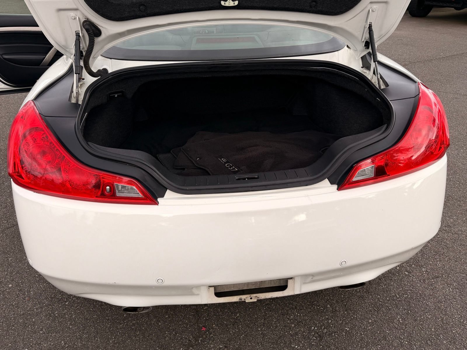 Used 2011 INFINITI G37 Journey w/ Premium Pkg RWD image 12
