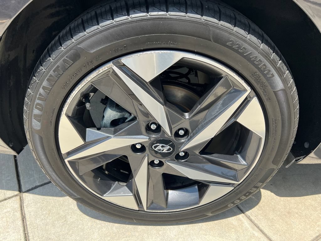 Used 2022 Hyundai Elantra Limited w/ Cargo Package FWD image 8