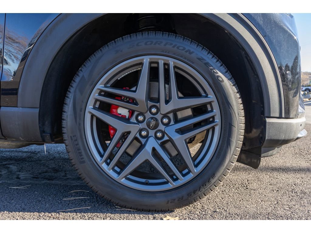 Used 2025 Ford Explorer ST-Line w/ ST-Line Street Pack image 9