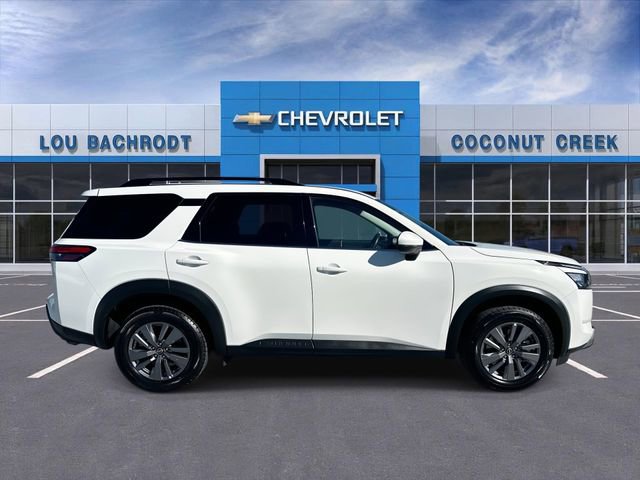 Used 2025 Nissan Pathfinder SV image 9