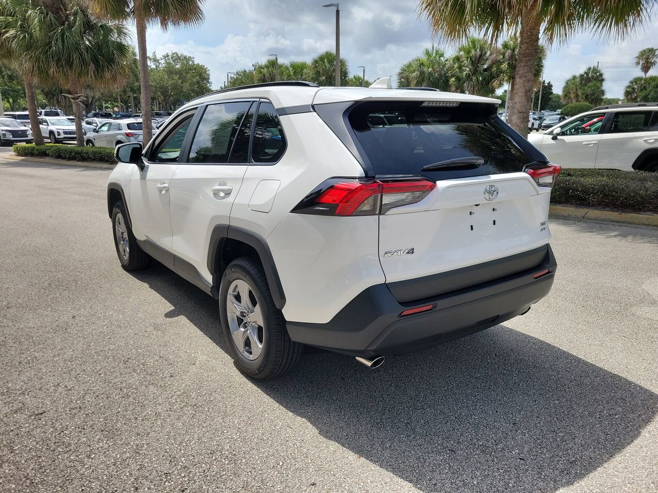 Used 2025 Toyota RAV4 XLE AWD/4WD image 4