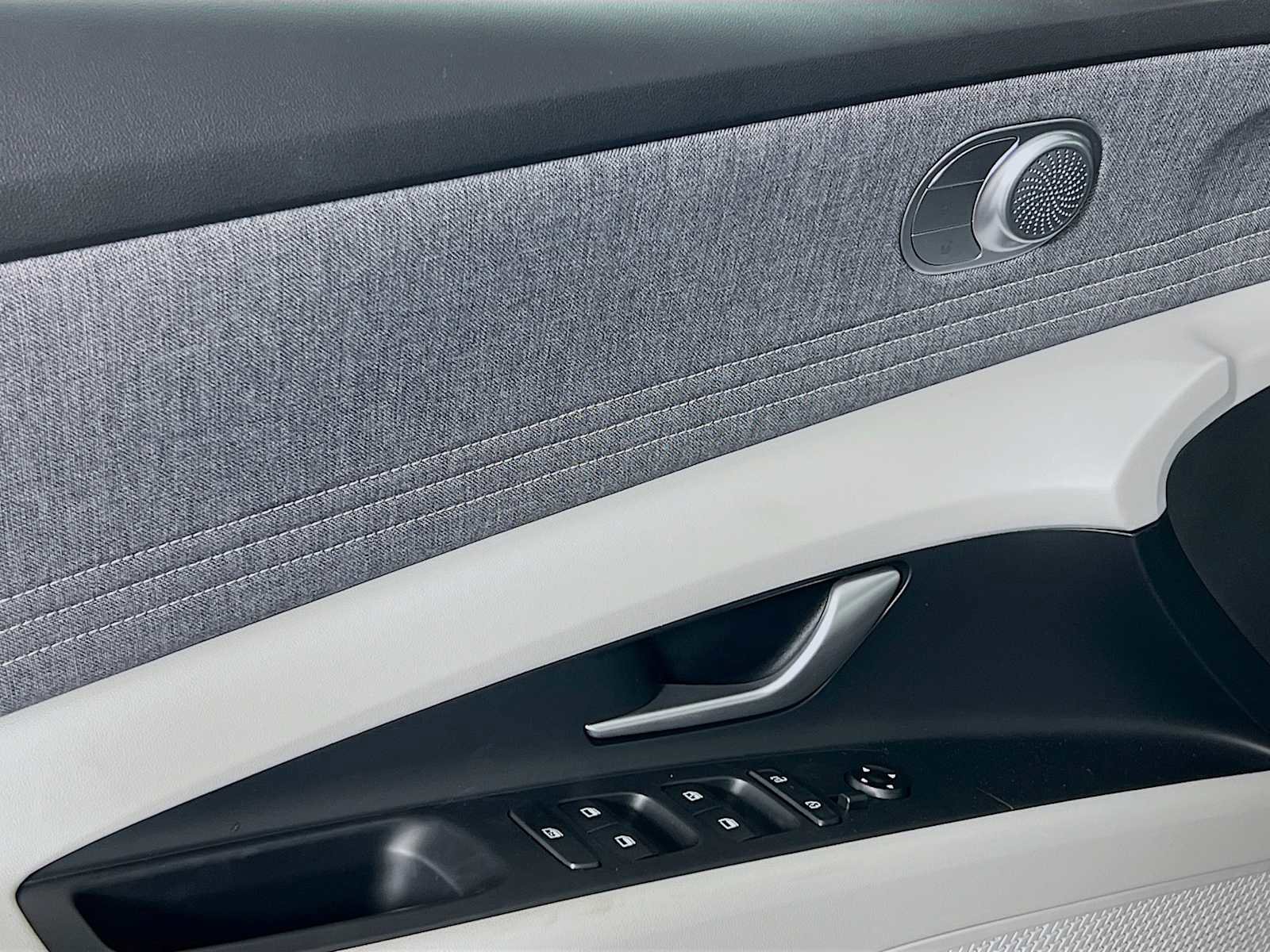 Used 2025 Hyundai Elantra Limited image 16