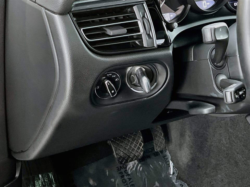 Certified 2026 Porsche Macan AWD/4WD image 11