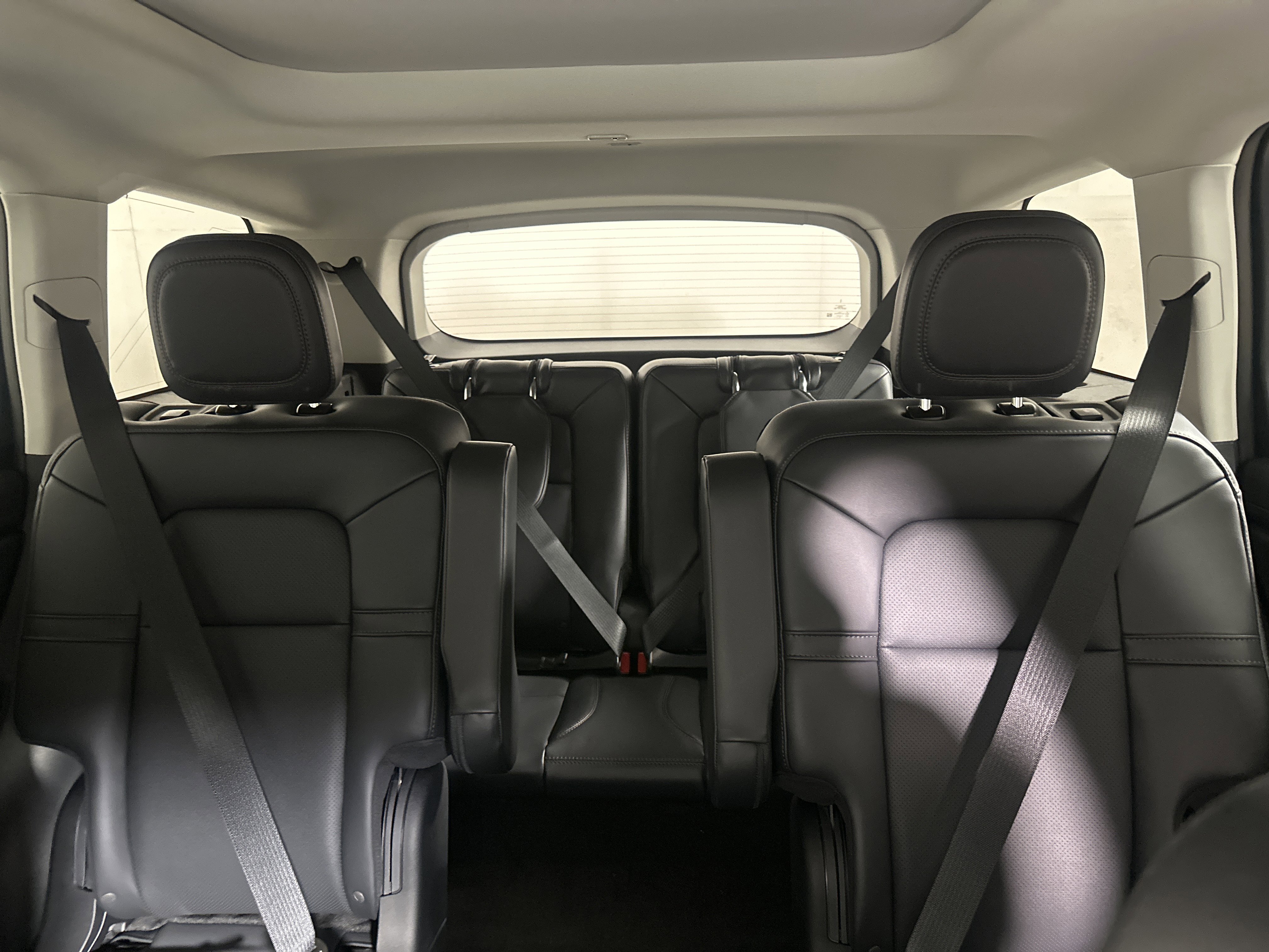 New 2025 Lincoln Aviator AWD image 23
