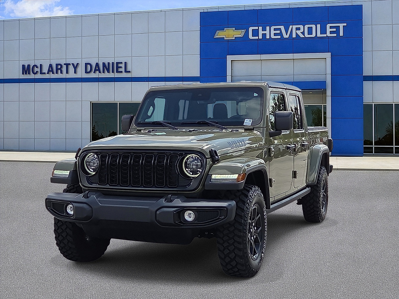 Used 2025 Jeep Gladiator Sport AWD/4WD image 2