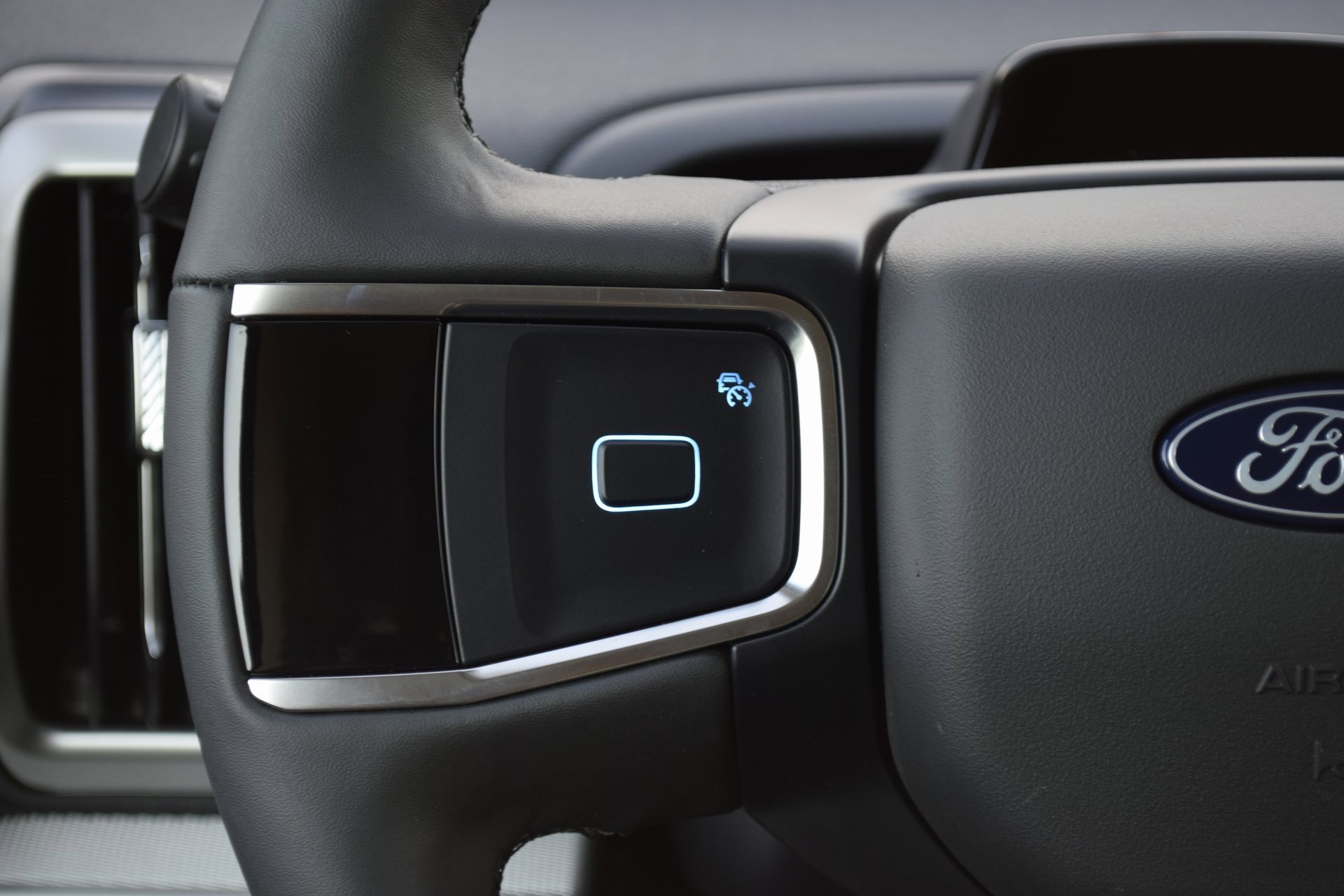 New 2025 Ford Expedition Active image 9