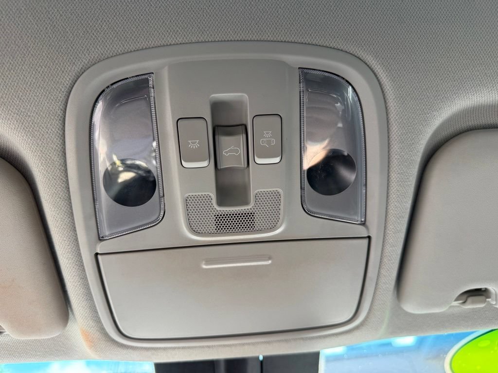 Certified 2022 Kia Niro Touring Special Edition FWD image 18