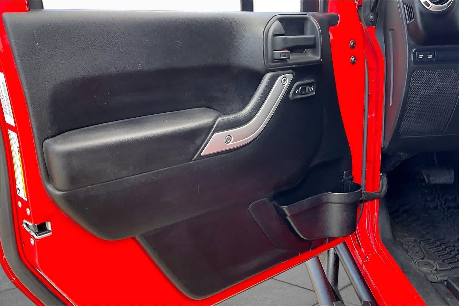 Used 2014 Jeep Wrangler Rubicon w/ Power Convenience Group AWD/4WD image 21