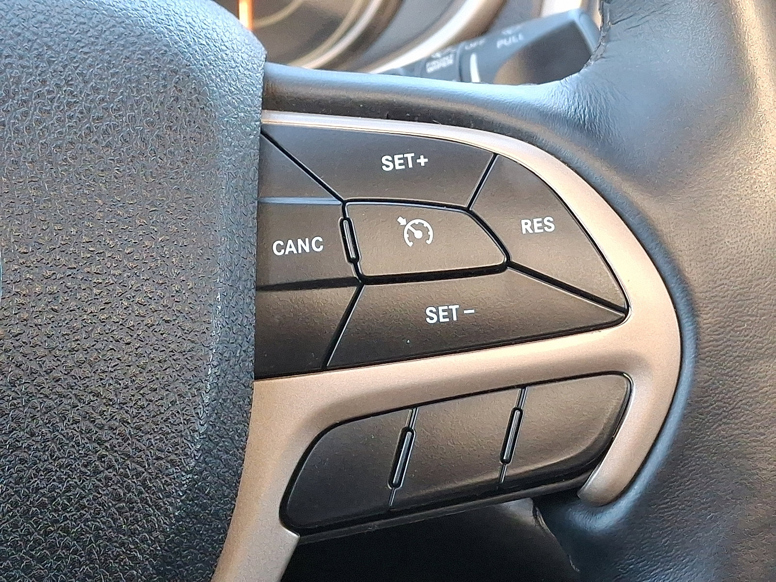 Used 2018 Jeep Cherokee Limited AWD/4WD image 25