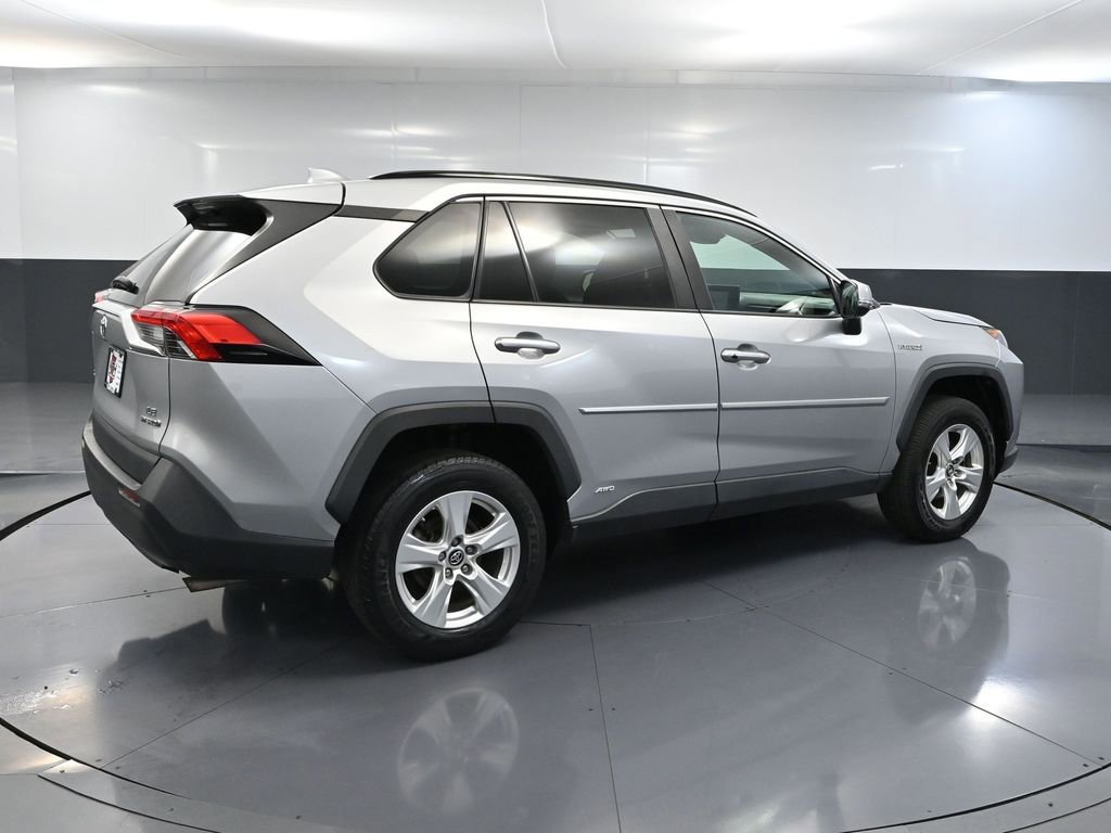 Used 2019 Toyota RAV4 LE w/ Carpet Mat Package AWD/4WD image 4