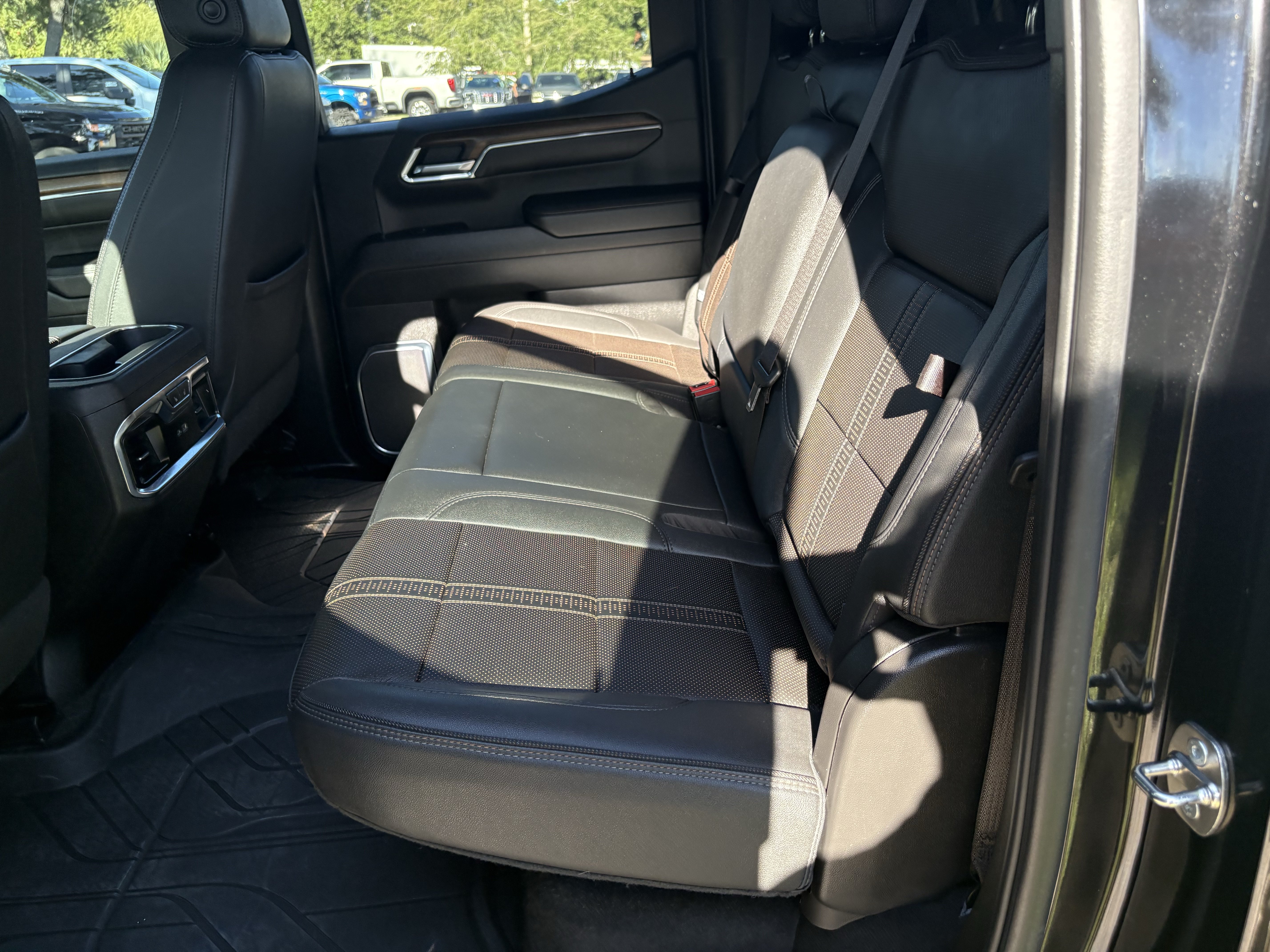 Certified 2024 Chevrolet Silverado 1500 High Country AWD/4WD image 9
