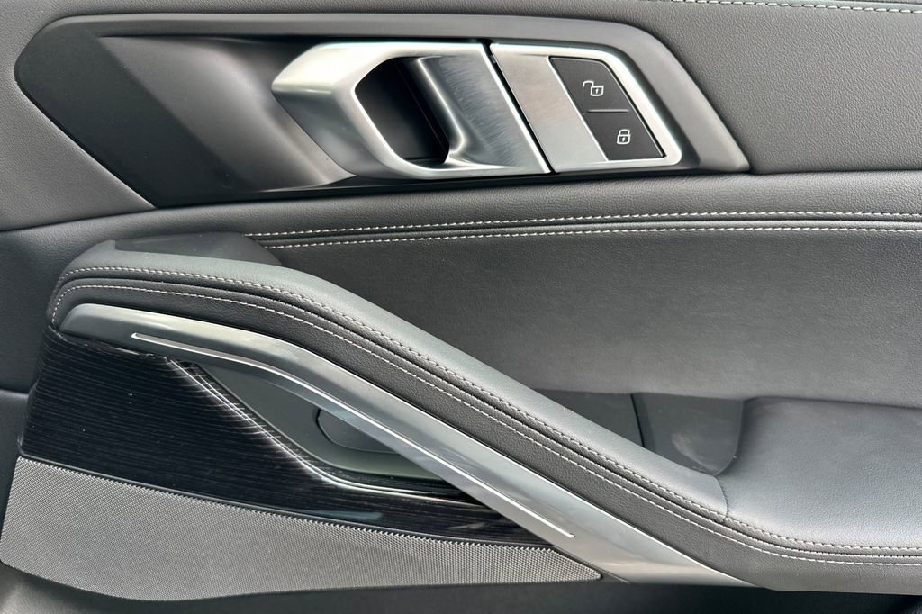 New 2026 BMW X6 xDrive40i w/ Climate Comfort Package image 19