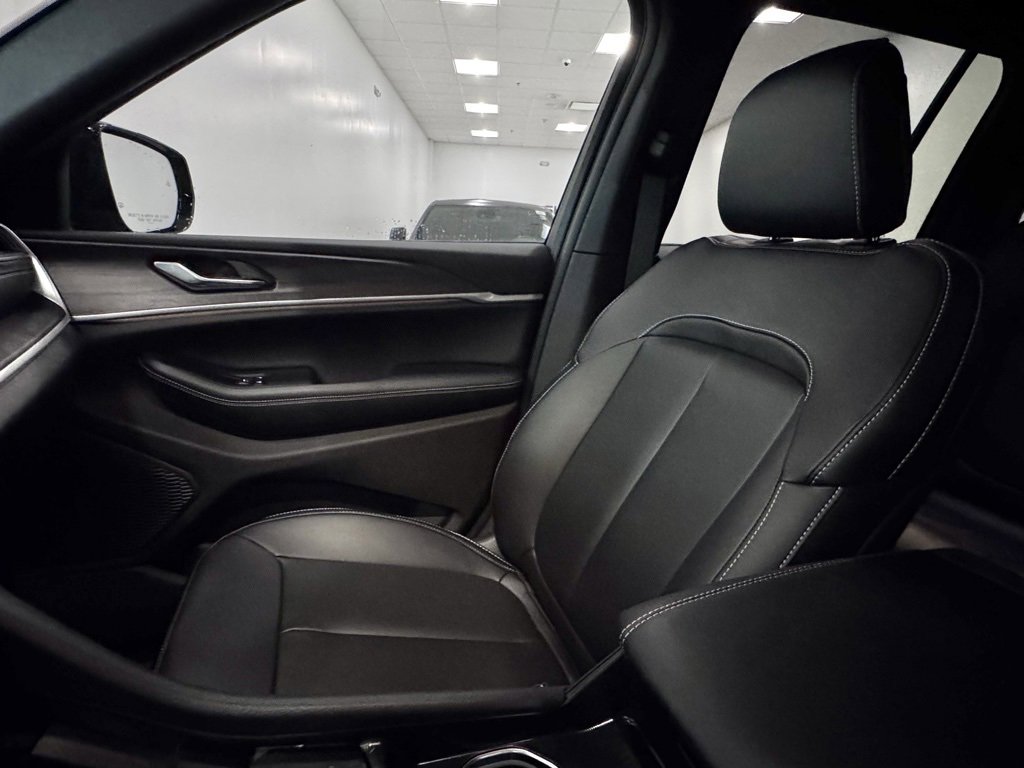 New 2025 Jeep Grand Cherokee Limited image 14