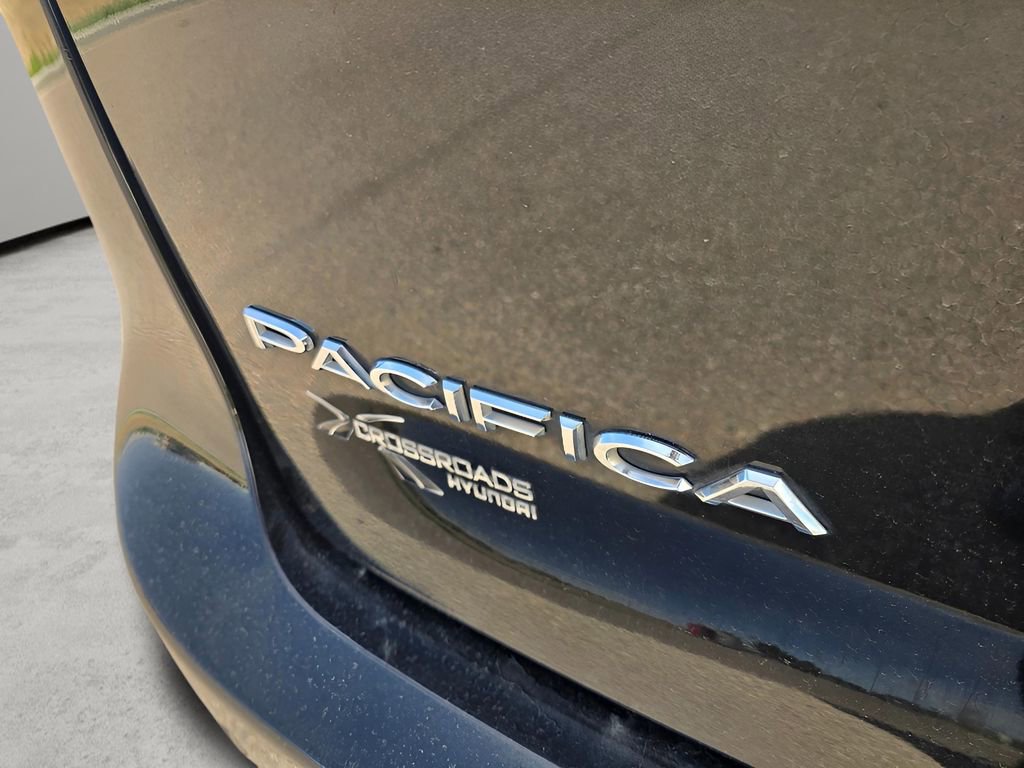 Used 2023 Chrysler Pacifica Limited image 30