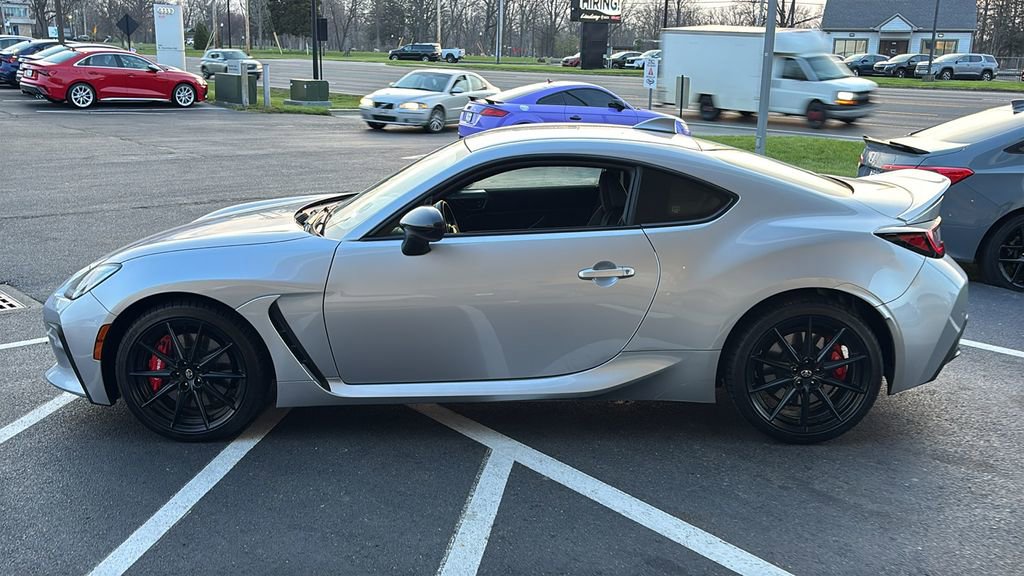 Used 2024 Toyota GR86 Premium w/ Performance Package image 3