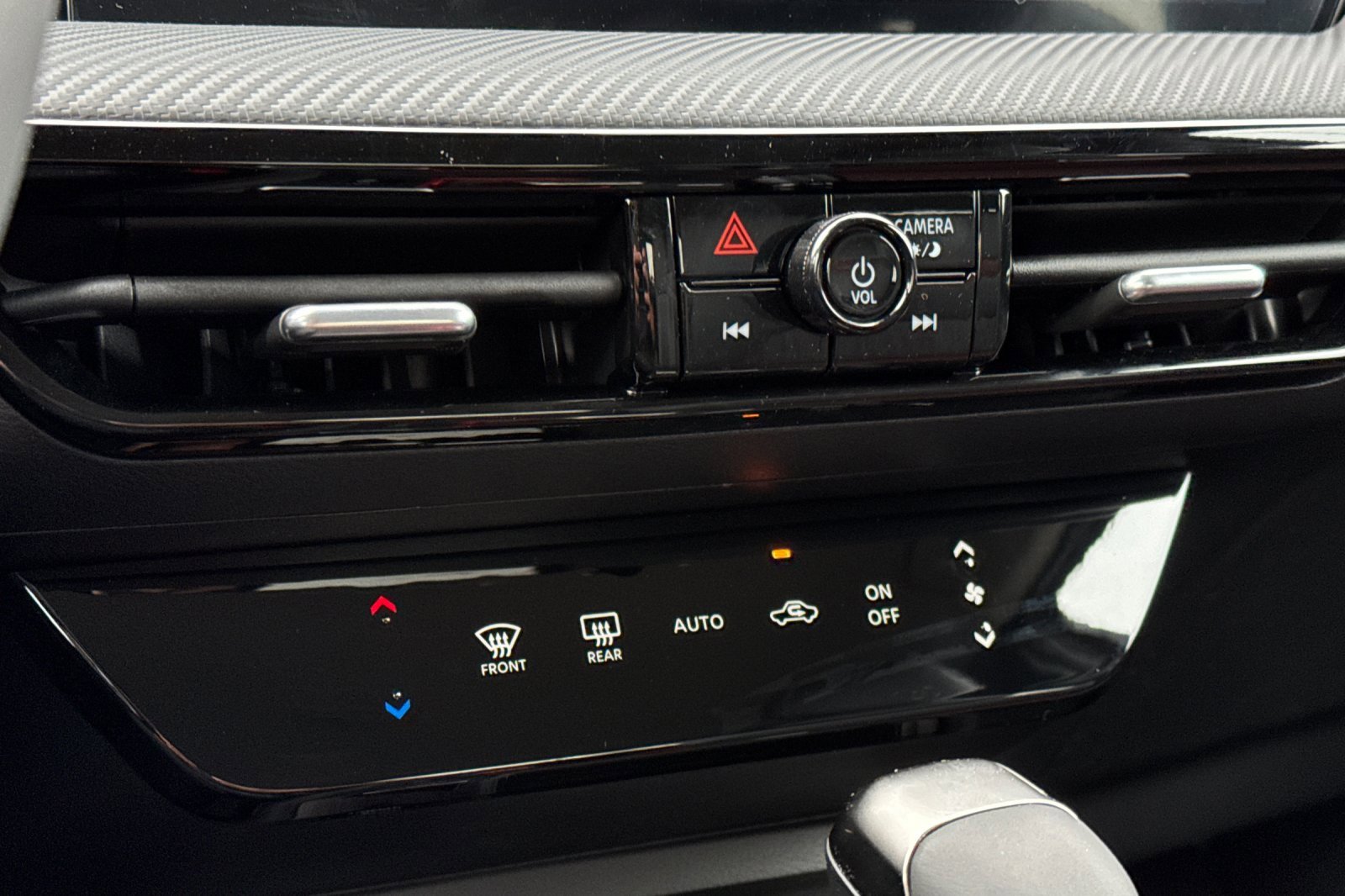 New 2026 Nissan Kicks SR image 17