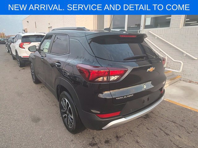 Used 2025 Chevrolet TrailBlazer LT w/ Convenience Package FWD image 11