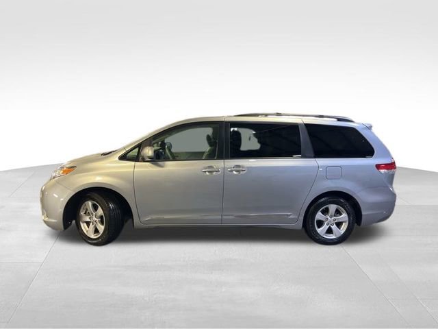 Used 2014 Toyota Sienna LE image 3