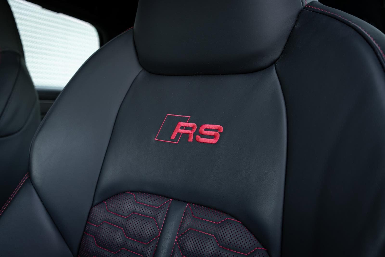 Certified 2024 Audi RS 6 performance AWD/4WD image 33