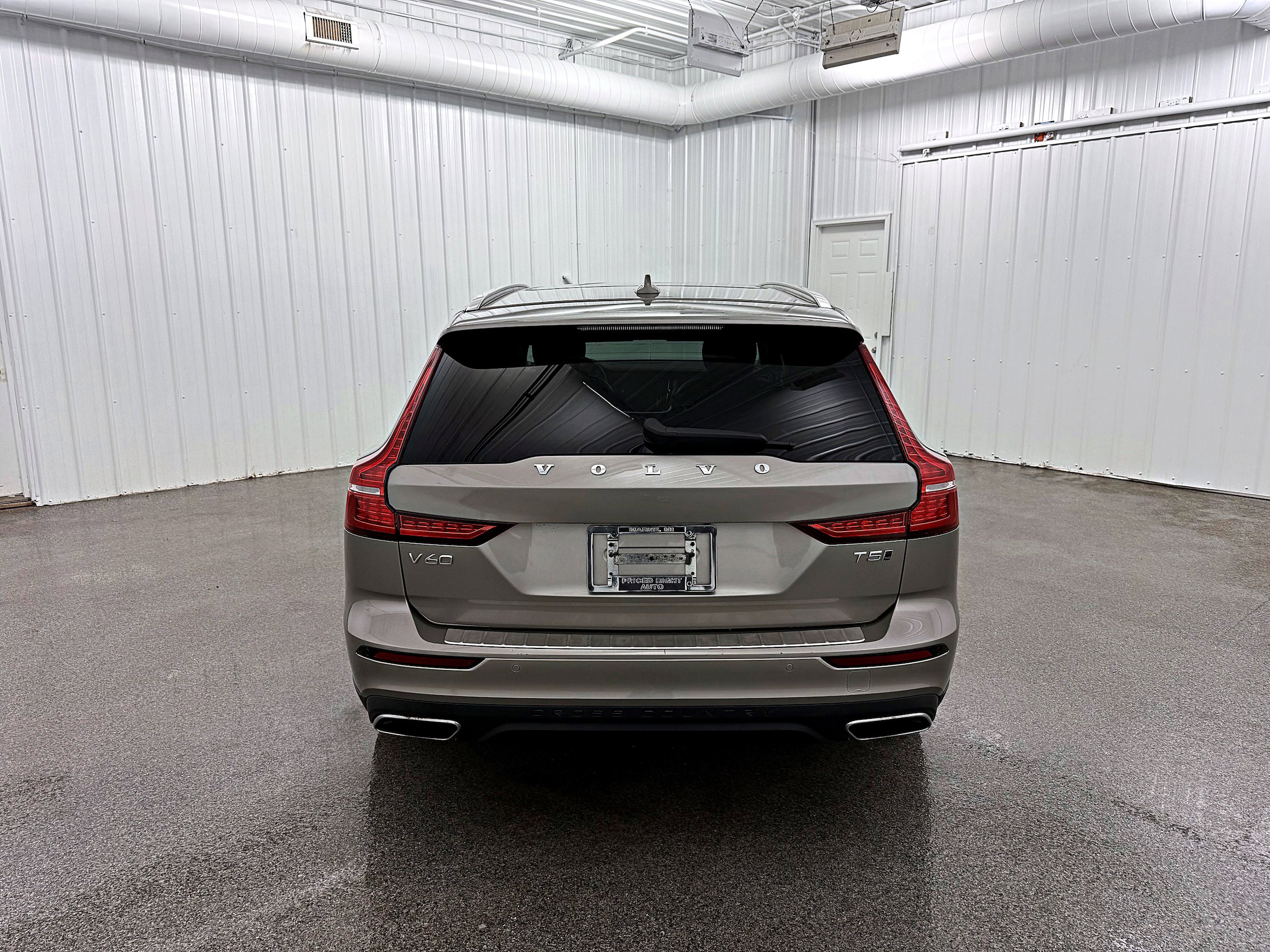 Used 2020 Volvo V60 T5 Cross Country image 36
