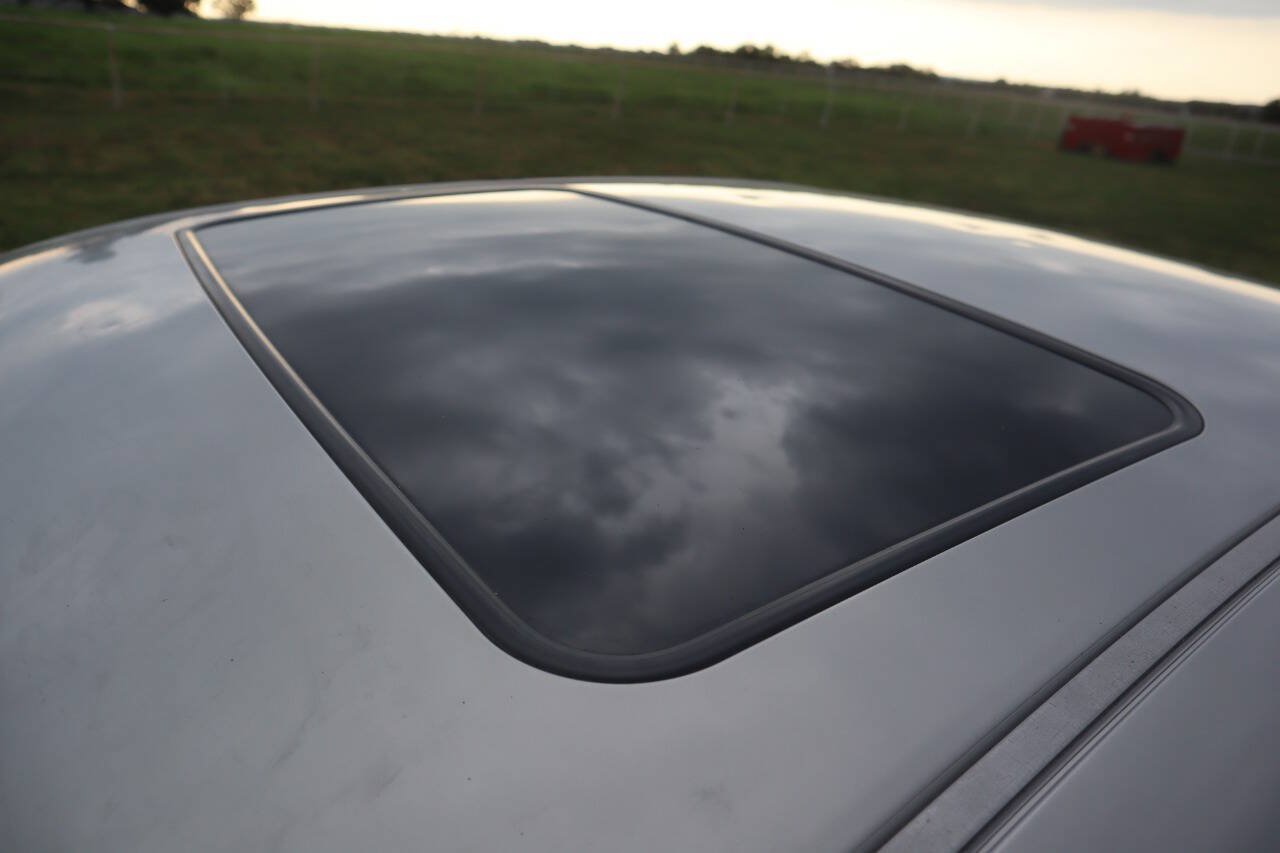 Used 1998 Oldsmobile Intrigue GL FWD image 17