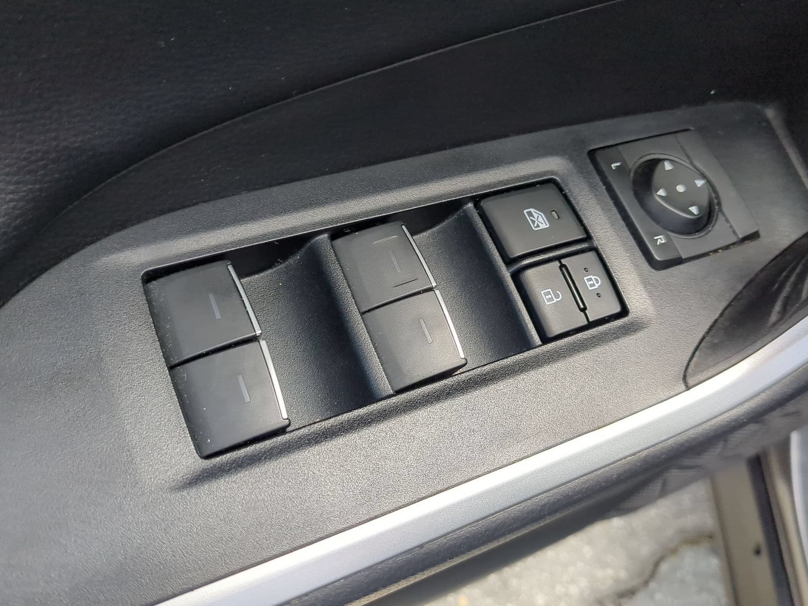 Used 2022 Toyota RAV4 XSE AWD/4WD image 23